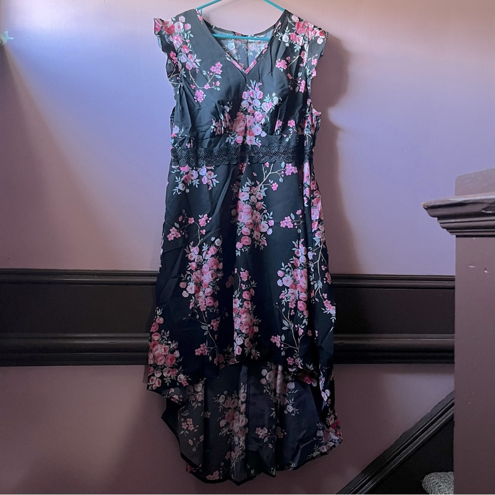 🆕Size 1X Black/Pink Floral HighLow Dress🌸